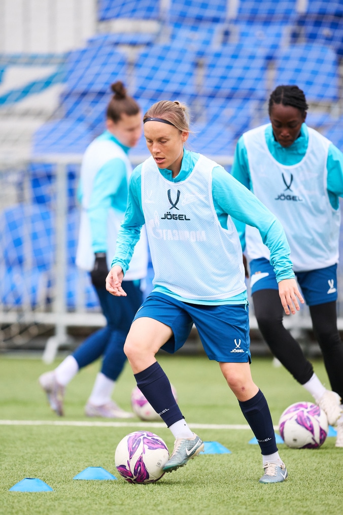 Тренировка женской команды перед матчем с «Крыльями Советов»