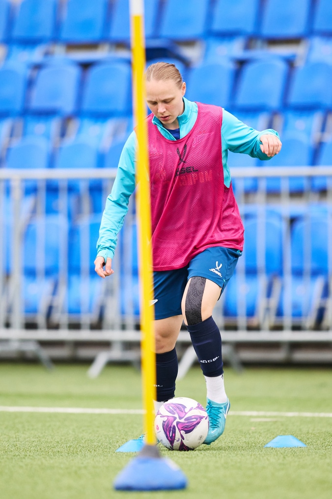 Тренировка женской команды перед матчем с «Крыльями Советов»