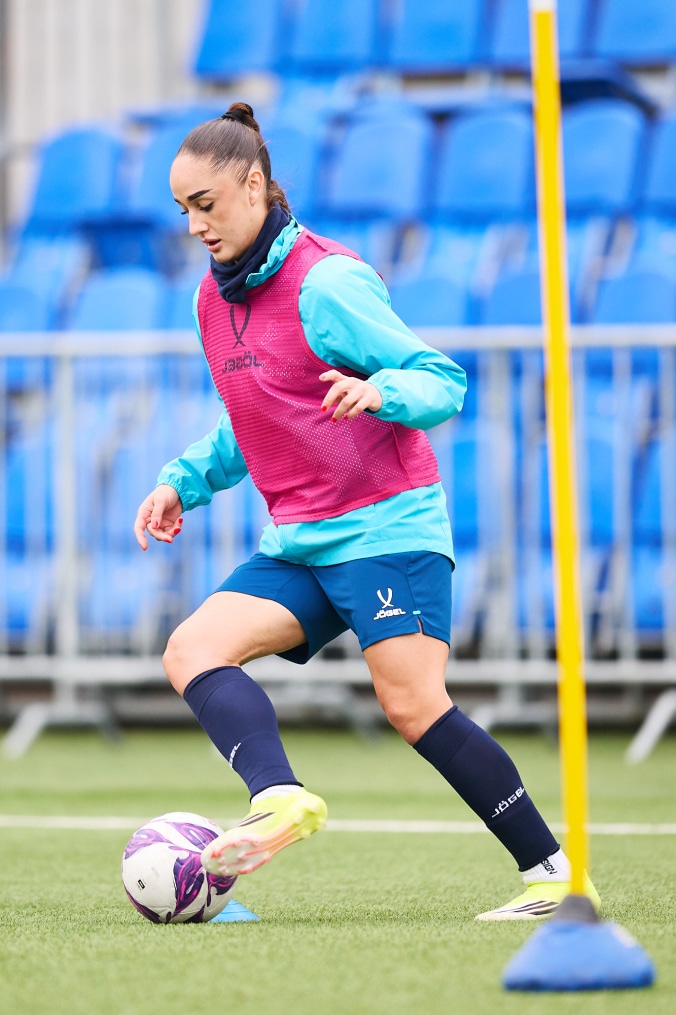 Тренировка женской команды перед матчем с «Крыльями Советов»