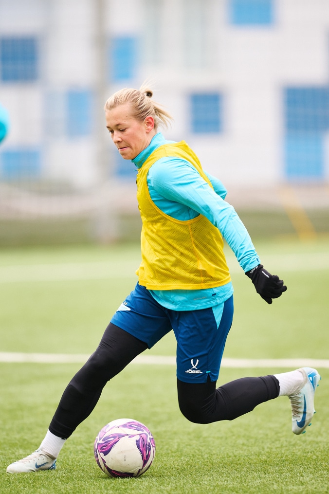 Тренировка женской команды перед матчем с «Крыльями Советов»