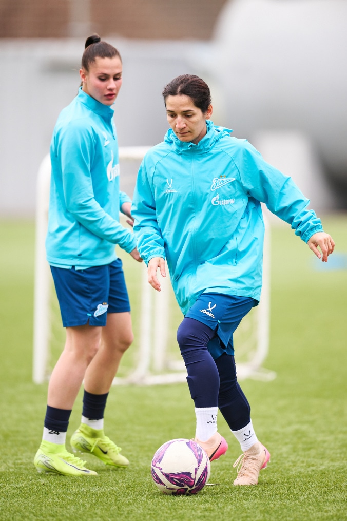 Тренировка женской команды перед матчем с «Крыльями Советов»