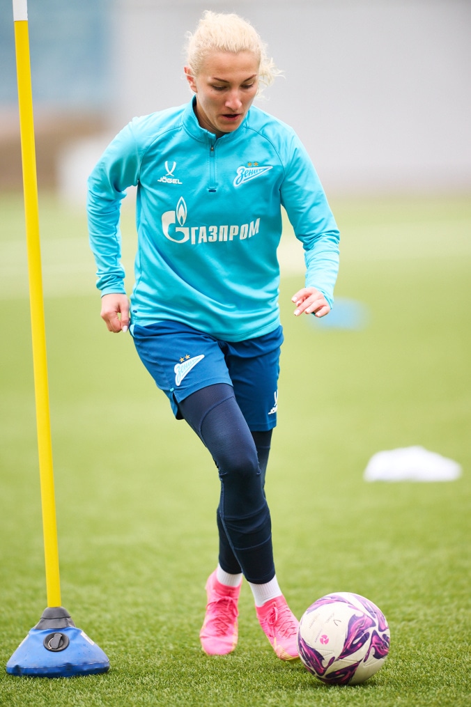 Тренировка женской команды перед матчем с «Крыльями Советов»