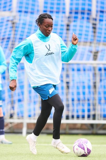 Тренировка женской команды перед матчем с «Крыльями Советов»