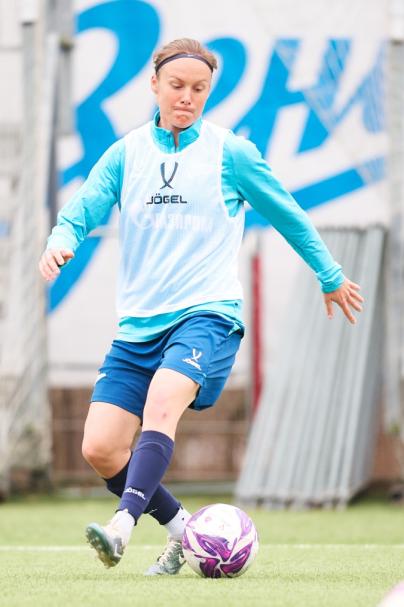 Тренировка женской команды перед матчем с «Крыльями Советов»