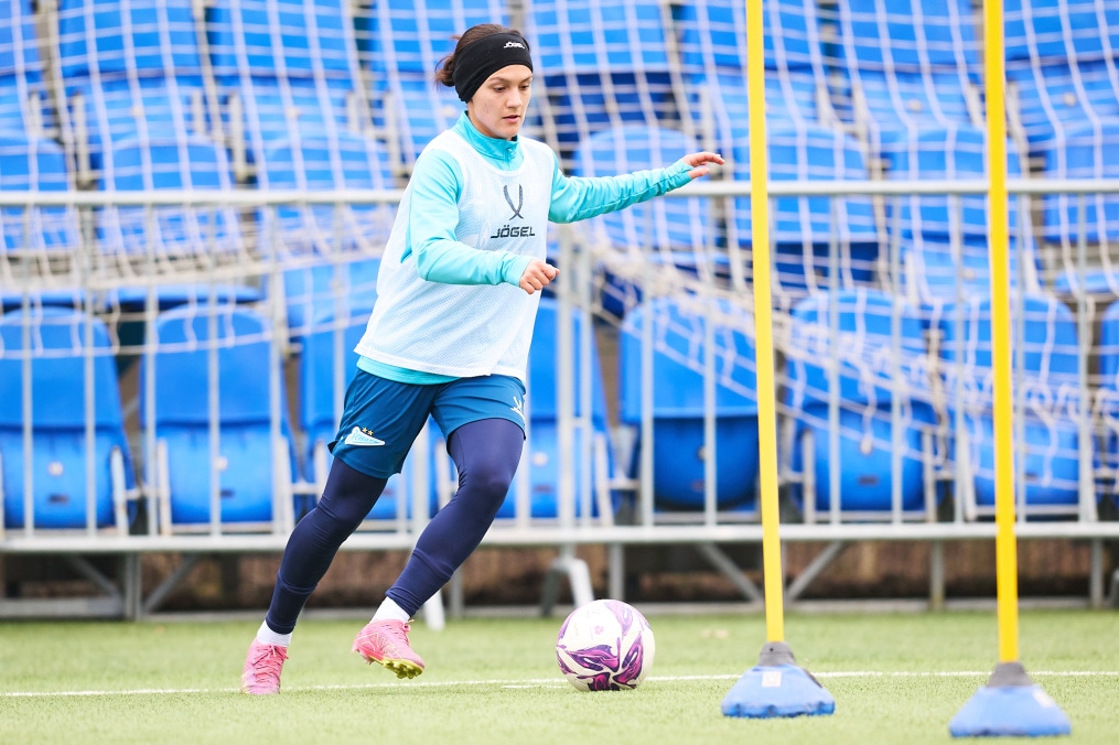 Тренировка женской команды перед матчем с «Крыльями Советов»