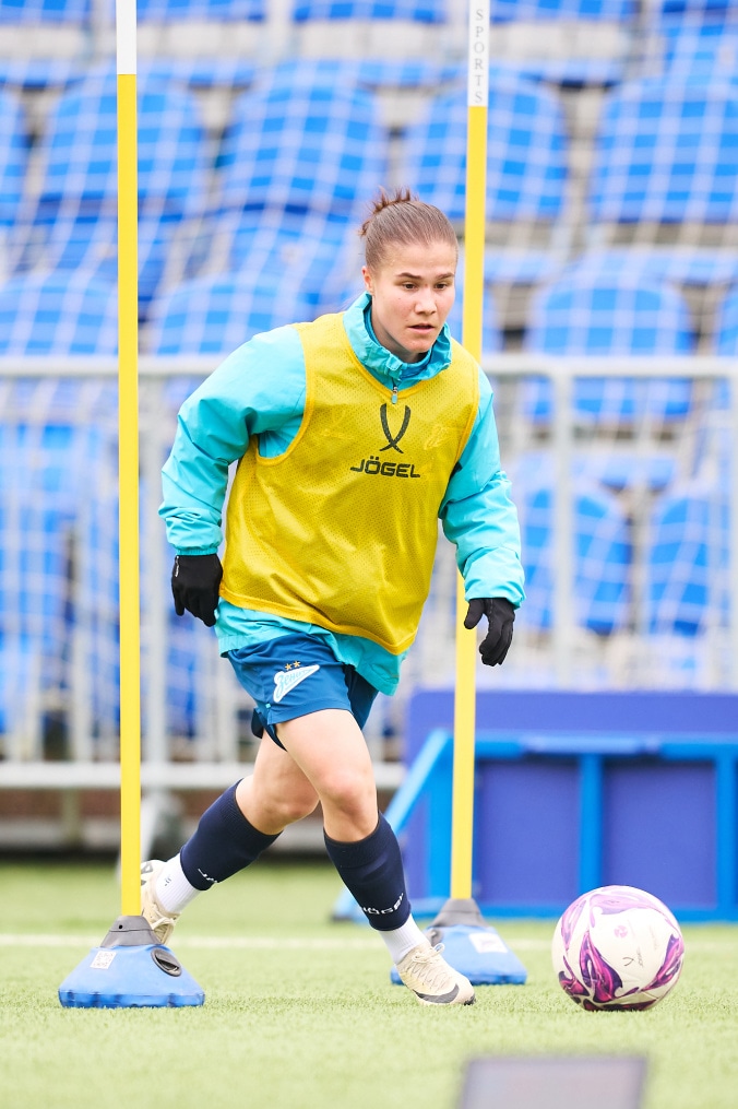 Тренировка женской команды перед матчем с «Крыльями Советов»