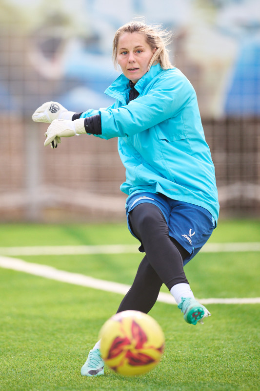 Тренировка женской команды перед матчем с «Крыльями Советов»