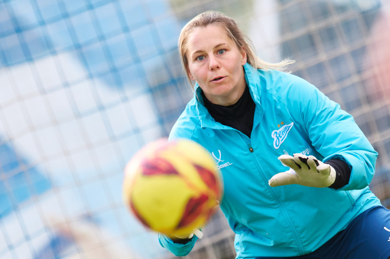 Тренировка женской команды перед матчем с «Крыльями Советов»