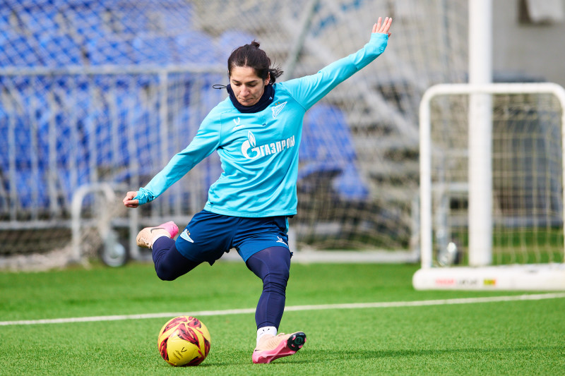 Тренировка женской команды перед матчем с «Крыльями Советов»