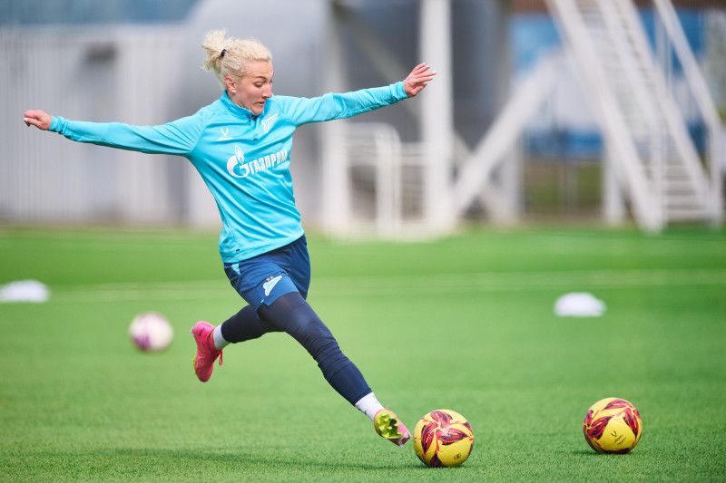 Тренировка женской команды перед матчем с «Крыльями Советов»