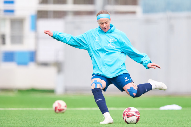 Тренировка женской команды перед матчем с «Крыльями Советов»