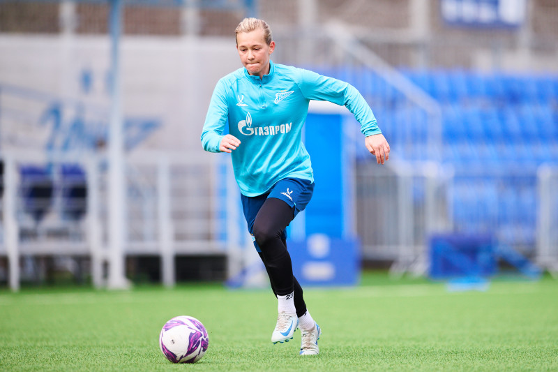 Тренировка женской команды перед матчем с «Крыльями Советов»