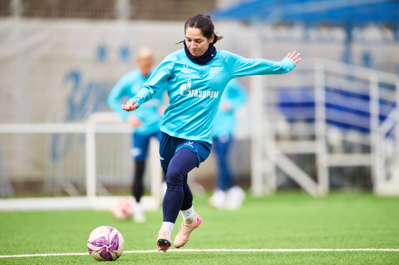 Тренировка женской команды перед матчем с «Крыльями Советов»