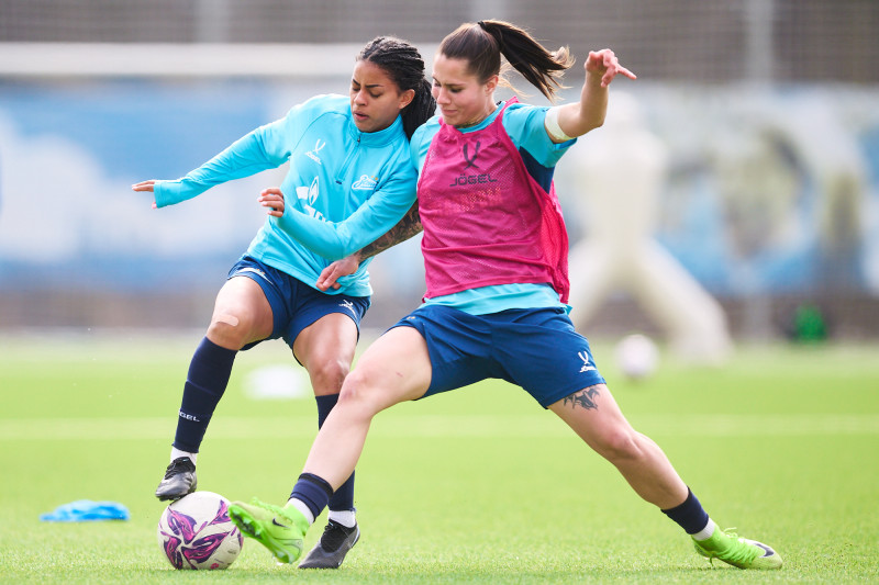 Тренировка женской команды перед матчем с «Крыльями Советов»