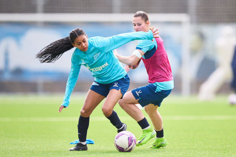 Тренировка женской команды перед матчем с «Крыльями Советов»