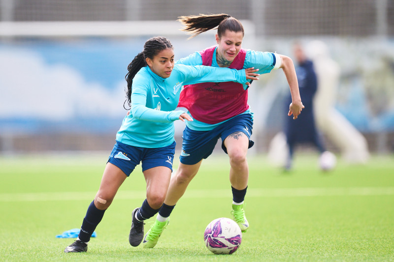 Тренировка женской команды перед матчем с «Крыльями Советов»