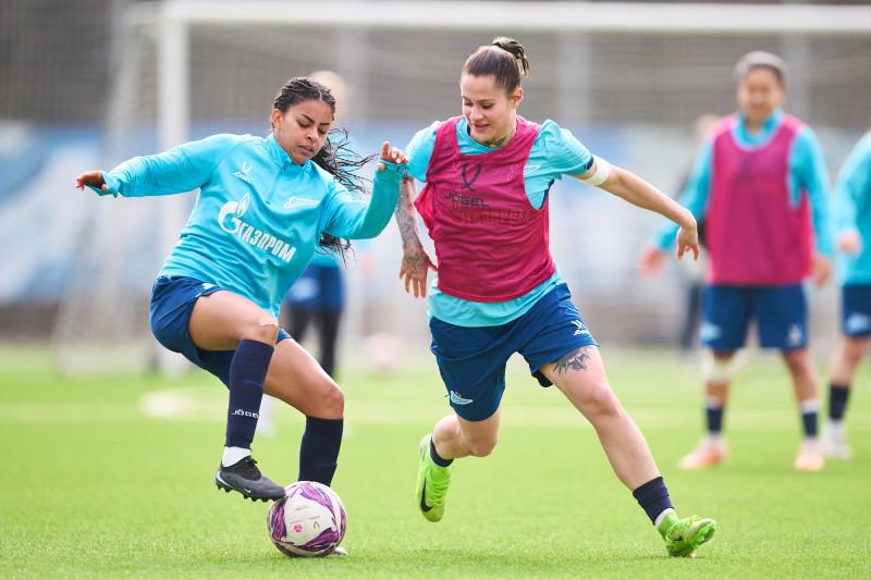 Тренировка женской команды перед матчем с «Крыльями Советов»