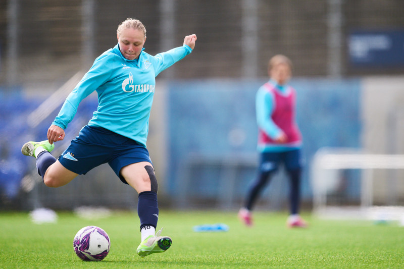 Тренировка женской команды перед матчем с «Крыльями Советов»