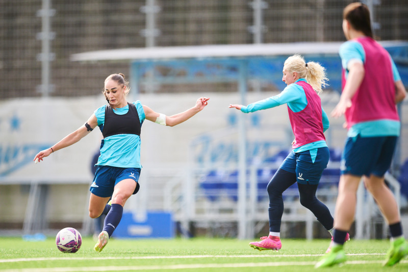 Тренировка женской команды перед матчем с «Крыльями Советов»