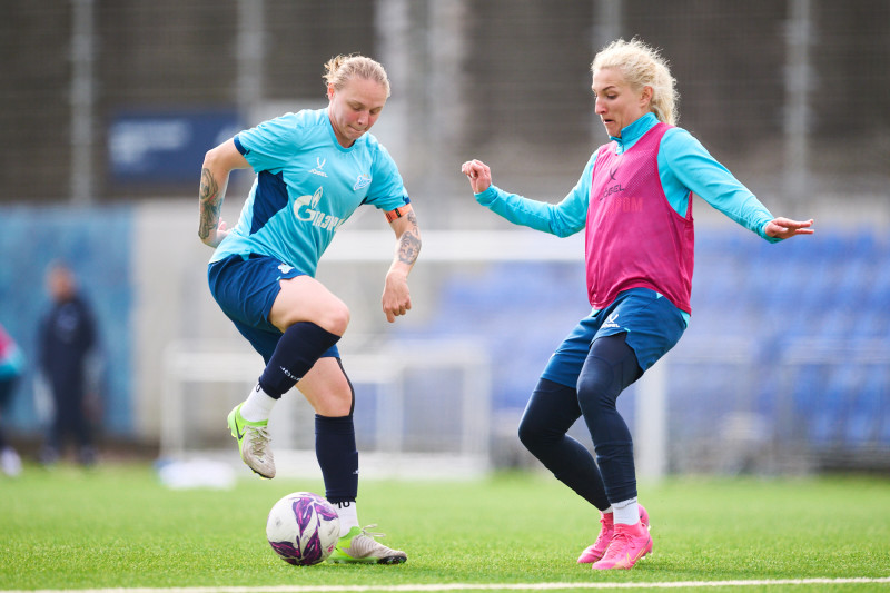 Тренировка женской команды перед матчем с «Крыльями Советов»