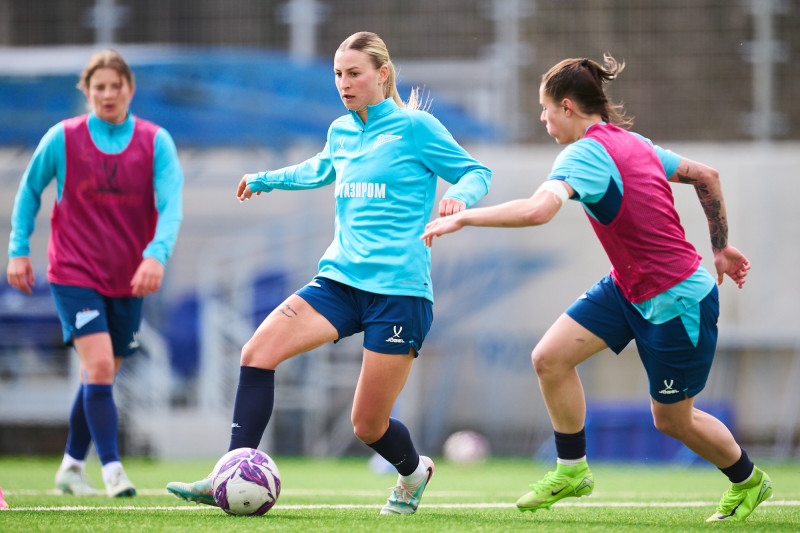 Тренировка женской команды перед матчем с «Крыльями Советов»