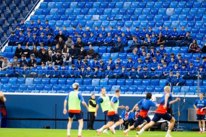 Воспитанники Академии на тренировке сборной России перед матчем с Мали