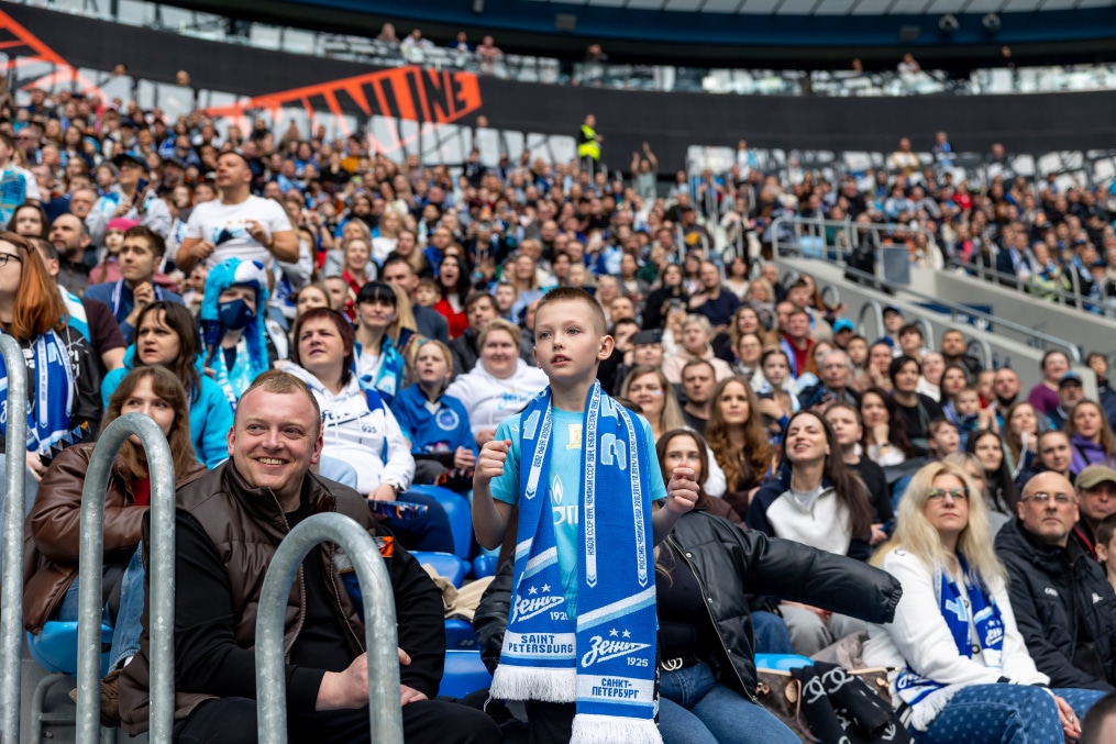 Болельщики на матче «Зенит» — «Крылья Советов»