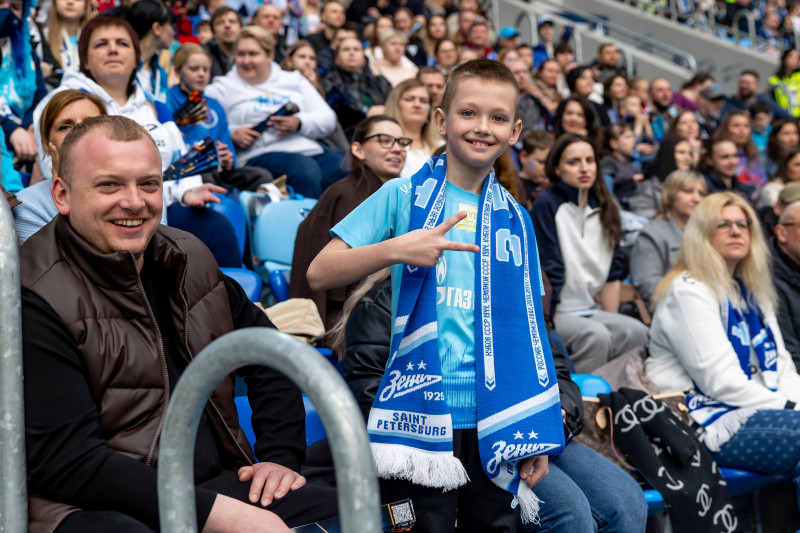 Болельщики на матче «Зенит» — «Крылья Советов»