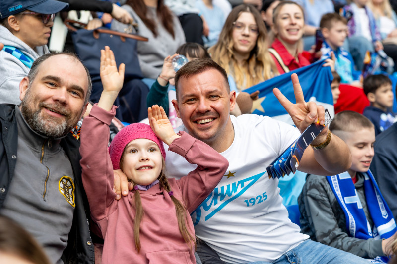 Болельщики на матче «Зенит» — «Крылья Советов»