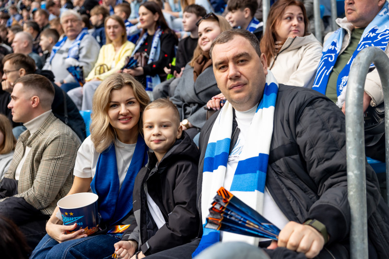 Болельщики на матче «Зенит» — «Крылья Советов»