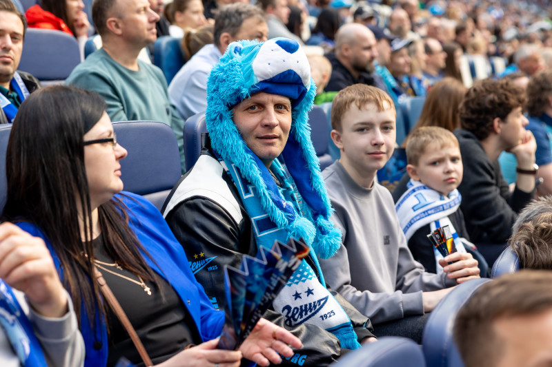 Болельщики на матче «Зенит» — «Крылья Советов»