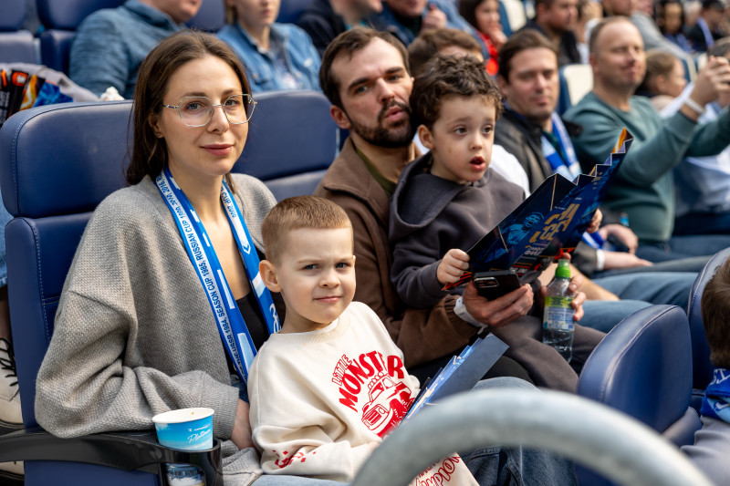 Болельщики на матче «Зенит» — «Крылья Советов»