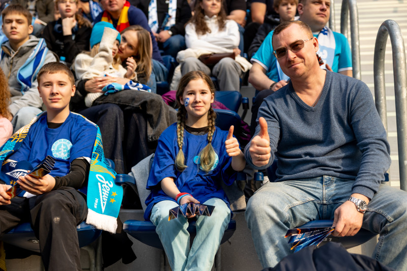 Болельщики на матче «Зенит» — «Крылья Советов»