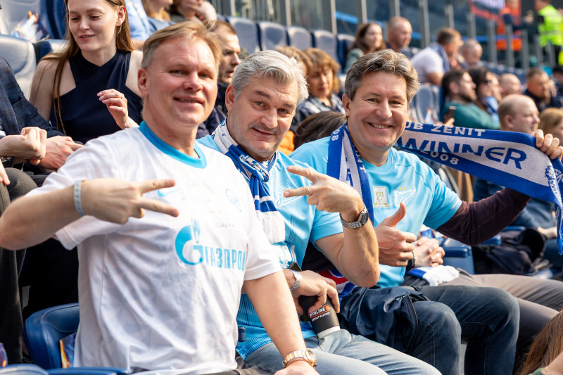 Болельщики на матче «Зенит» — «Крылья Советов»