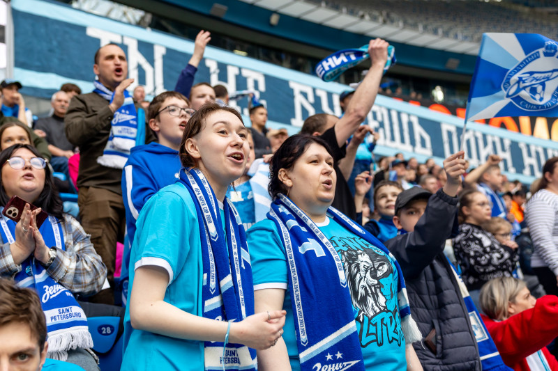 Болельщики на матче «Зенит» — «Крылья Советов»