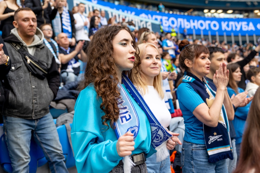 Болельщики на матче «Зенит» — «Крылья Советов»