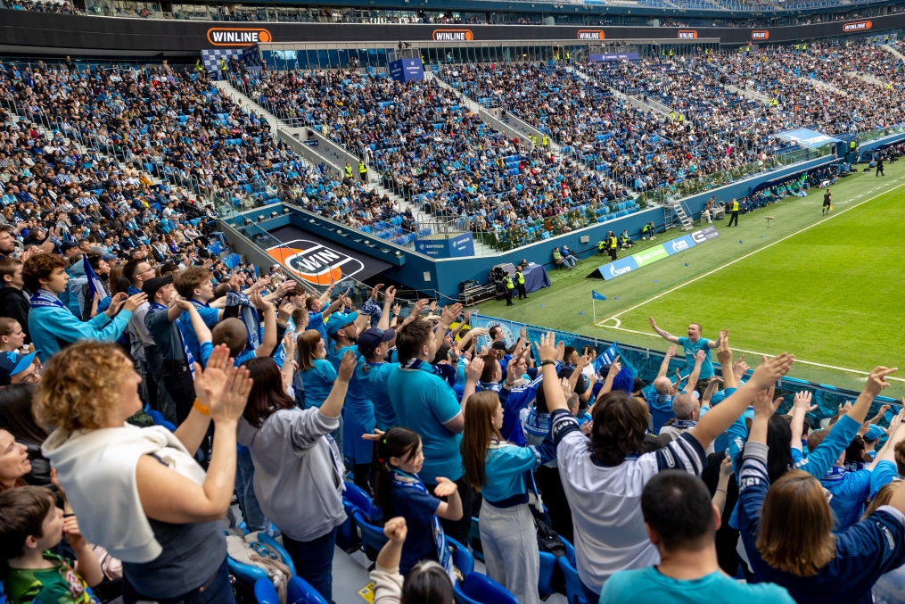 Болельщики на матче «Зенит» — «Крылья Советов»