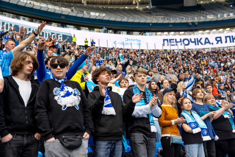 Болельщики на матче «Зенит» — «Крылья Советов»