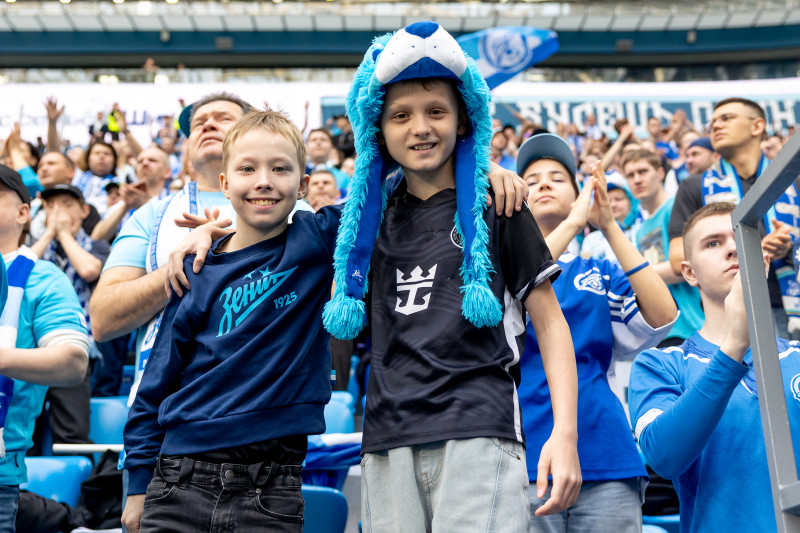 Болельщики на матче «Зенит» — «Крылья Советов»