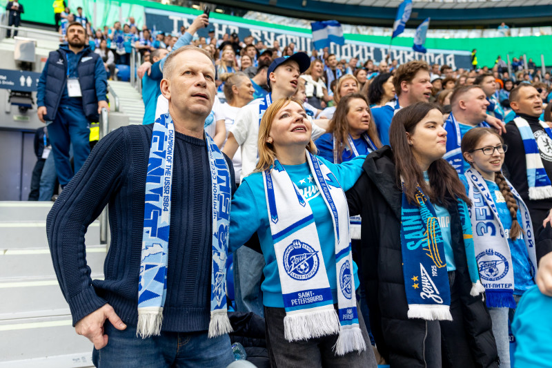 Болельщики на матче «Зенит» — «Крылья Советов»