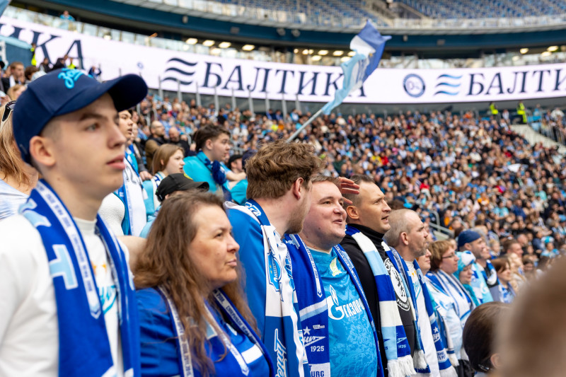 Болельщики на матче «Зенит» — «Крылья Советов»