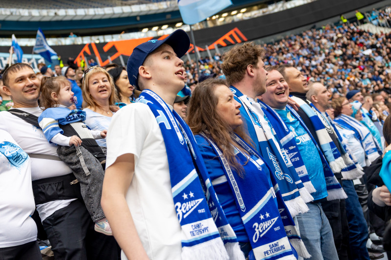 Болельщики на матче «Зенит» — «Крылья Советов»