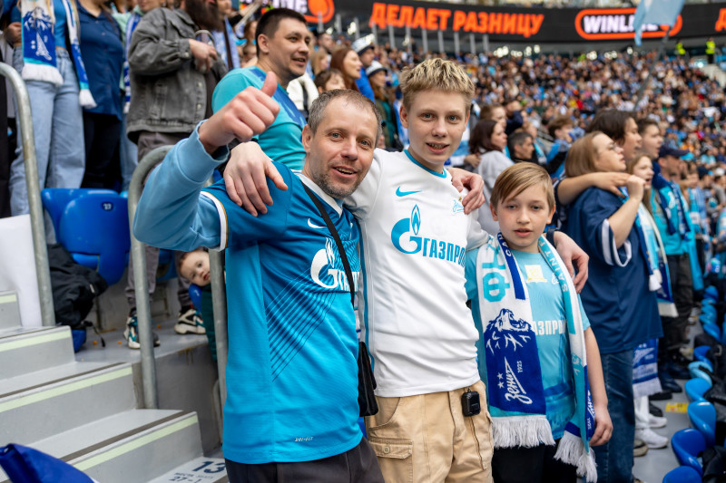 Болельщики на матче «Зенит» — «Крылья Советов»