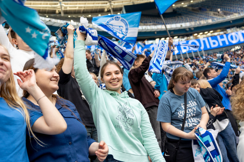 Болельщики на матче «Зенит» — «Крылья Советов»