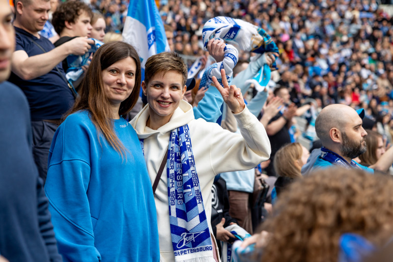 Болельщики на матче «Зенит» — «Крылья Советов»