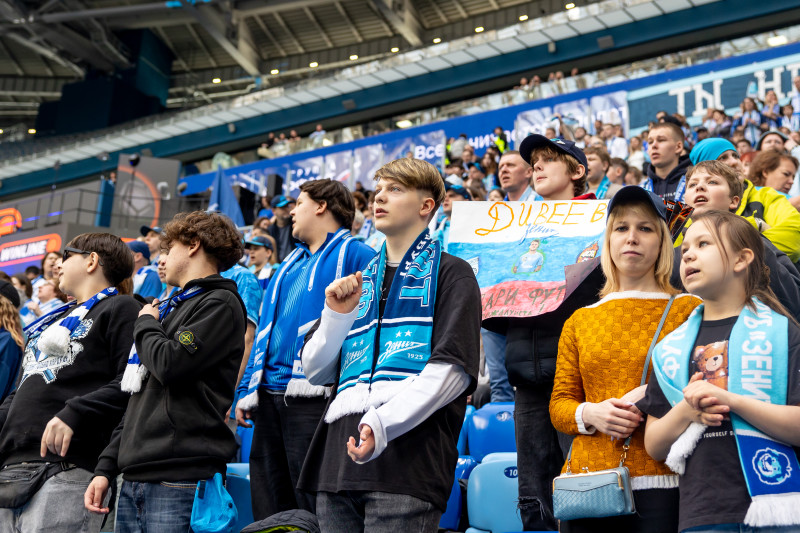 Болельщики на матче «Зенит» — «Крылья Советов»