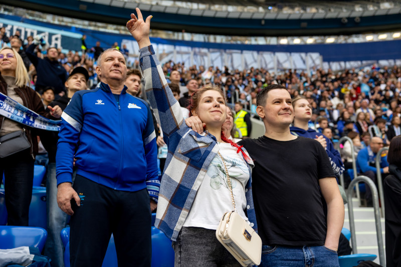 Болельщики на матче «Зенит» — «Крылья Советов»