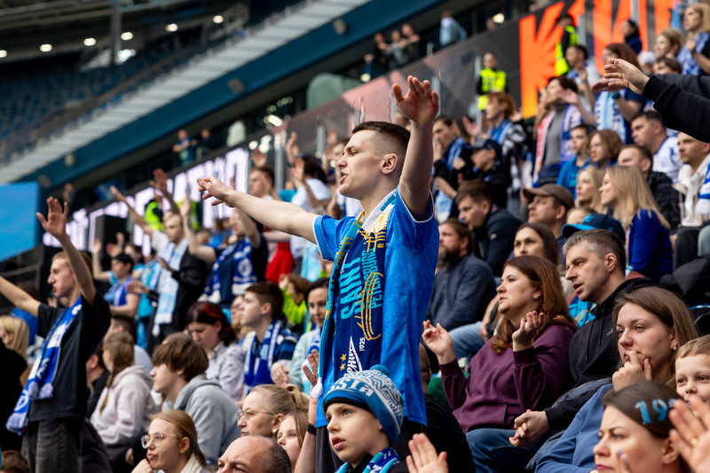 Болельщики на матче «Зенит» — «Крылья Советов»