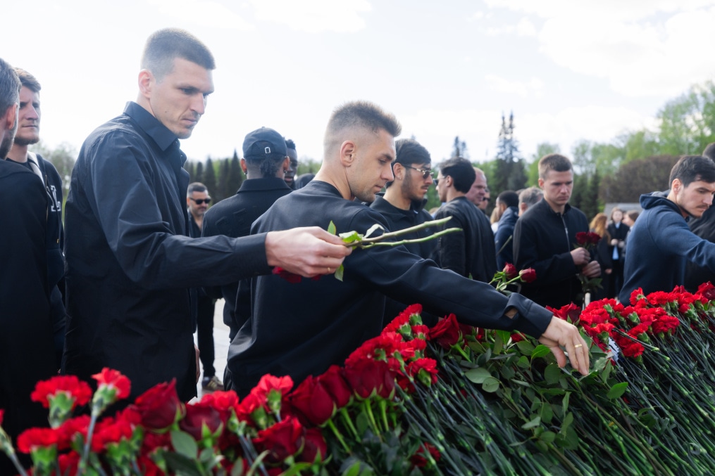 ФК «Зенит» на Пискаревском мемориале: торжественное возложение цветов
