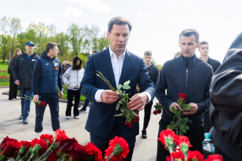 ФК «Зенит» на Пискаревском мемориале: торжественное возложение цветов
